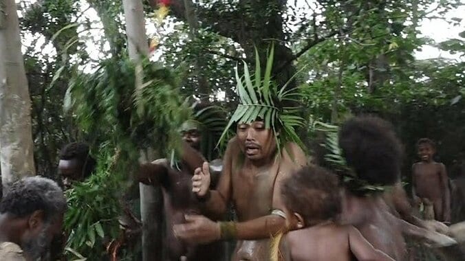 “裸の部族”に若者5人が1週間の密着取材、世界初の貴重映像も 3枚目