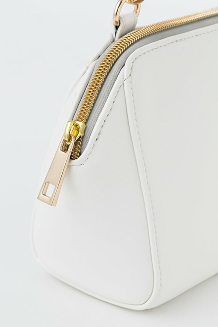 アニメ『血界戦線 & BEYOND』レオナルドとクラウスが手元に! 佐藤さきコラボのショルダーバッグとポーチが発売