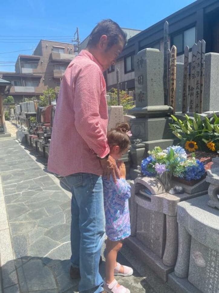  キャシー中島、夫・勝野洋と孫が亡き長女の墓参りへ「油断をするとすぐに涙が出てきます」 