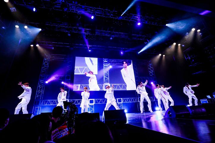 八木勇征の美脚光るチャイナ服コーデに「美しすぎる！」「圧倒的美」絶賛の声！ FANTASTICSメンバーがカオスなファッションショー開催【ファンミーティング】