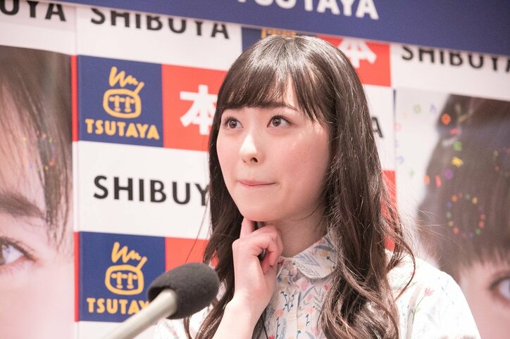 「写真集とは違ったいろんな私」福原遥、初めてのフォトブックを発売