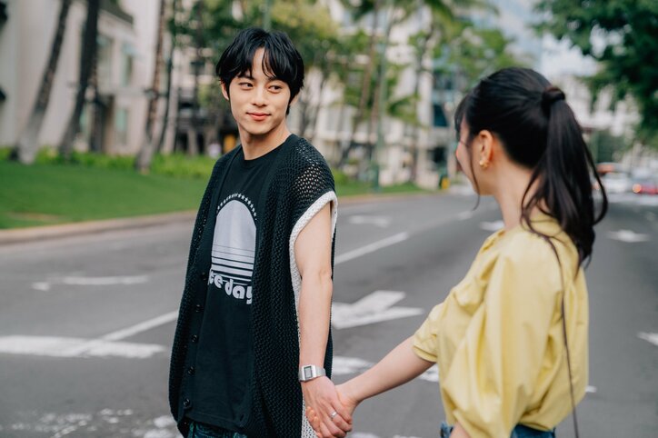 【写真・画像】新婚旅行最終日、夫からまさかのサプライズに妻・白間美瑠「ニヤニヤ止まらんわ…」なでなでも『私たち結婚しました 5』　2枚目