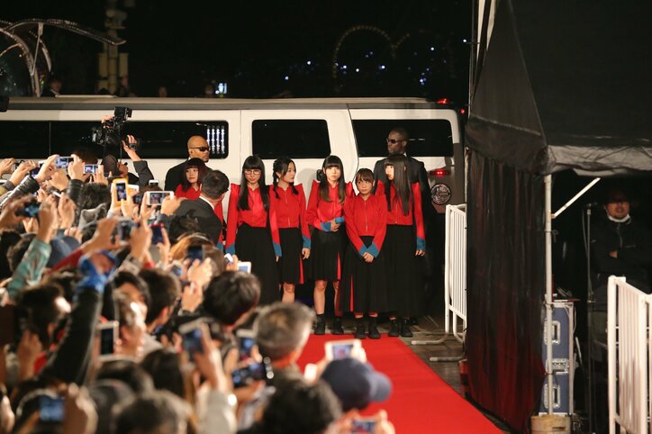 約2000人が来場! BiSHが六本木でゲリラライブ