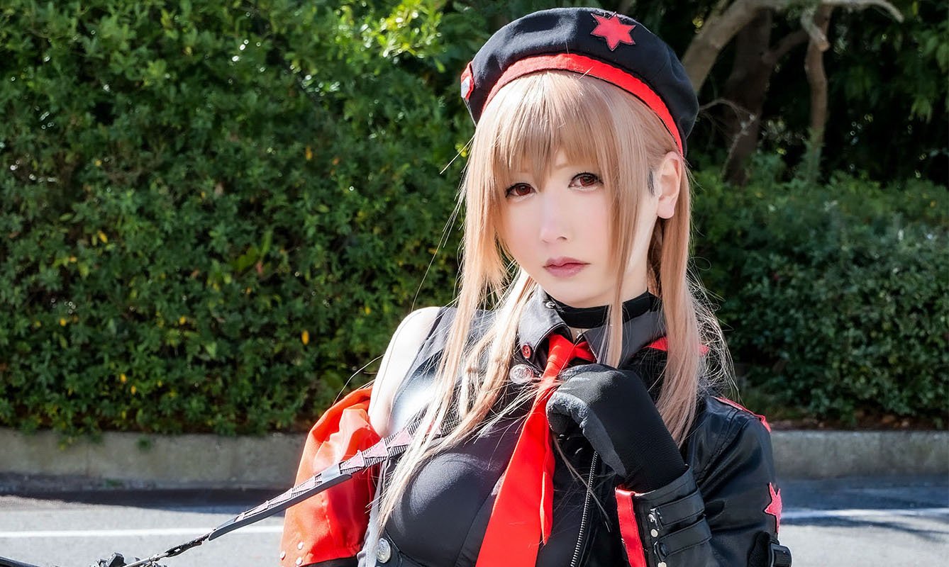 身体のラインが上手く出るように…『NIKKE』ラピのコスプレの