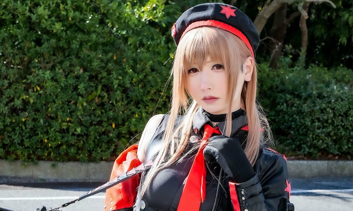 身体のラインが上手く出るように…『NIKKE』ラピのコスプレの