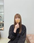 「顔小さい」「チキンがおっきい！」生見愛瑠、クリスマスチキンを持ったお茶目なショットが話題