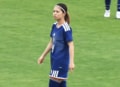 「やっぱり別格」長谷川唯の“鬼キープ→華麗ターン”にファン衝撃！引っ張られても無双「うめぇ」「球際でも負けない」