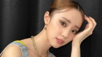 YouTuber中町綾(22) “真冬のクリスマス”に美ボディー際立つ白のビキニショット 腰のタトゥーにも反響