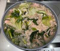 假屋崎省吾『本格的モツ煮込み鍋の締めは⁉️』