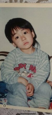 小林麻耶さんの夫・國光吟さん、子ども時代の写真を公開「可愛い」「小さい頃から美形」の声