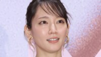 吉岡里帆(31)生足あらわな姿で“娘”とディズニーシーへ ファンからは驚きの声「まさかの親子デート！」