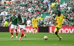 「スピードえぐい！」W杯の“爆速オープニングゴール”に騒然！メキシコ代表FWが股抜き弾→アフリカ最強GKも唖然「振りが速い」