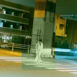 新進気鋭のシンガーソングライターMashoe、新曲「Excuse」リリース「この歌詞は全てノンフィクションです」新アーティスト写真は、これまでのイラストから一転し本人が登場。