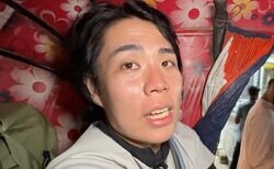 「同級生にいじめられるのは確定」「自分がない」地元で有名な迷惑おばあちゃんの孫・令和ロマンくるま、特殊な家庭環境が影響した人格形成