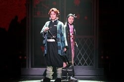 舞台「鬼滅の刃」其ノ陸が開幕！阪本奨悟、佐々木喜英、浦井健治らキャストコメントも到着