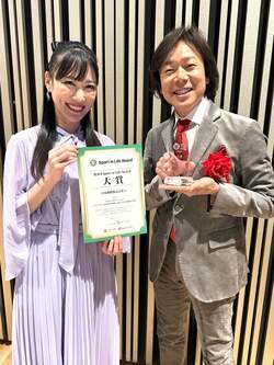 “ひろみちお兄さん”こと佐藤弘道、ももクロメンバーとの2ショット披露「笑顔が止まらない！」