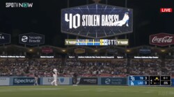 大谷翔平、40盗塁で“粋な演出” 球場拍手喝采の圧巻光景「大谷がいる時代に生まれてよかった」