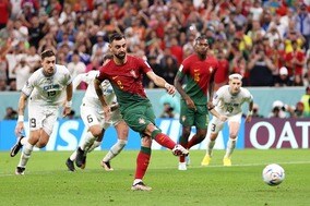 レアルがマンUの攻撃の軸B・フェルナンデスに関心？　W杯で2G2Aと活躍中の彼をスカウトが直接視察か