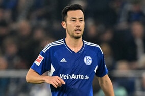 シャルケ吉田の今後の立ち位置は？　代表戦での不在を危惧、独メディアが進退にも言及「降格すれば去ることに…」