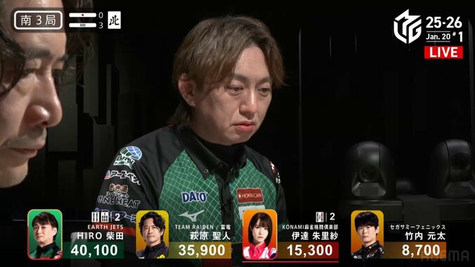 まさかの放銃に愕然とするHIRO柴田