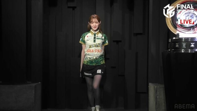 笑顔キラキラ♪中田花奈、スタイルも映える入場シーン