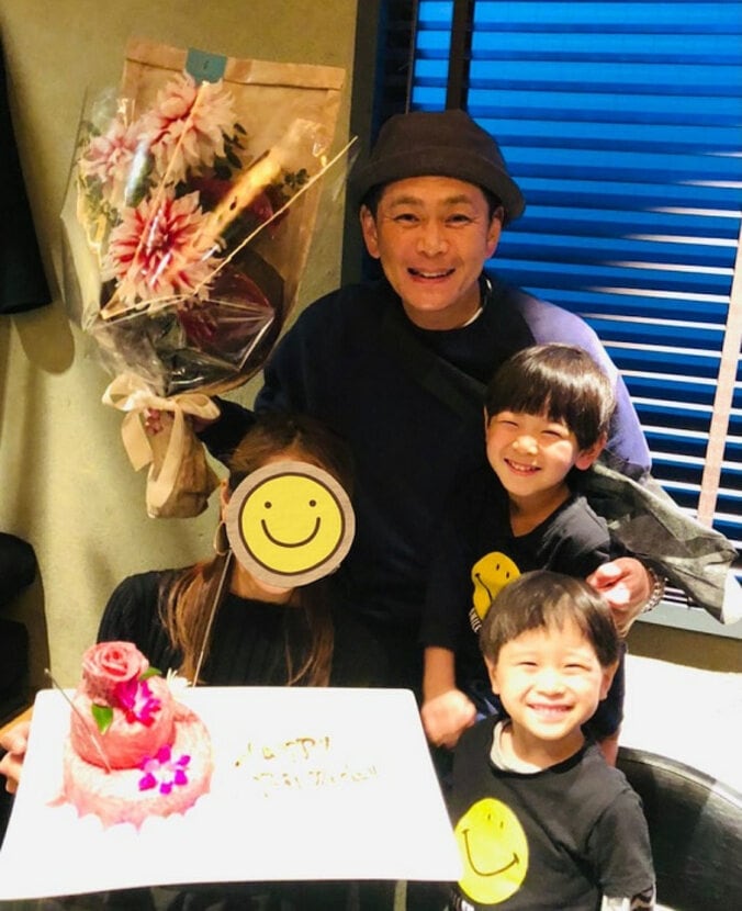 ココリコ・遠藤の妻、夫を惚れ直した誕生日プレゼントを公開「愛を感じます」「粋なサプライズ」の声 1枚目