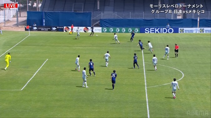 「センスありすぎる」日本代表10番の“圧巻バックスピンパス”にファン感嘆！「痺れたわ」「ダイレクトがかなり効いた」大関友翔が技ありプレアシストで先制点演出 4枚目