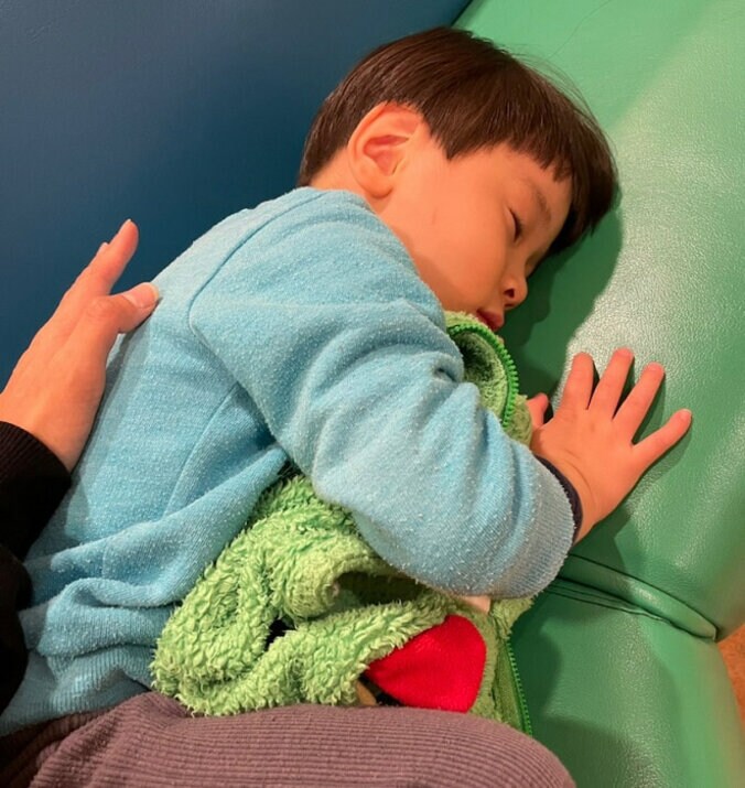 ココリコ・遠藤の妻、次男を連れて救急病院へ「ママが具合悪くなりそう」 1枚目