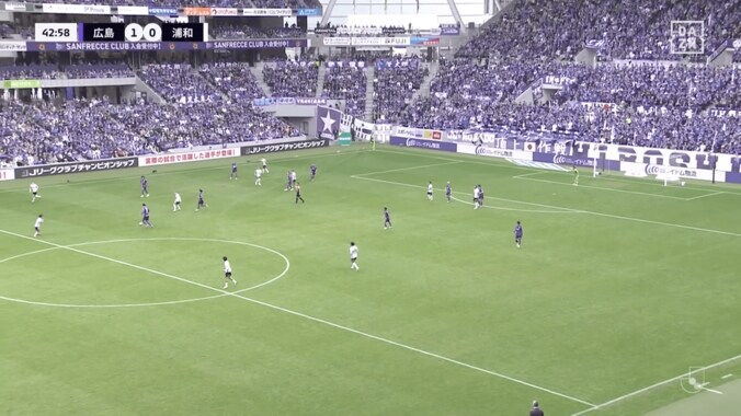 「どうしたんだよ…」浦和、外国人MF＆DFの“淡白な連続ミス”で失点「なんで見物？」「もう少しまともなクリアを」ファン落胆 3枚目