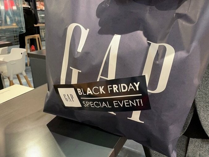 高橋愛『GAP』のブラックフライデーでピカイチなアイテムを発見「お得に買えました」 1枚目