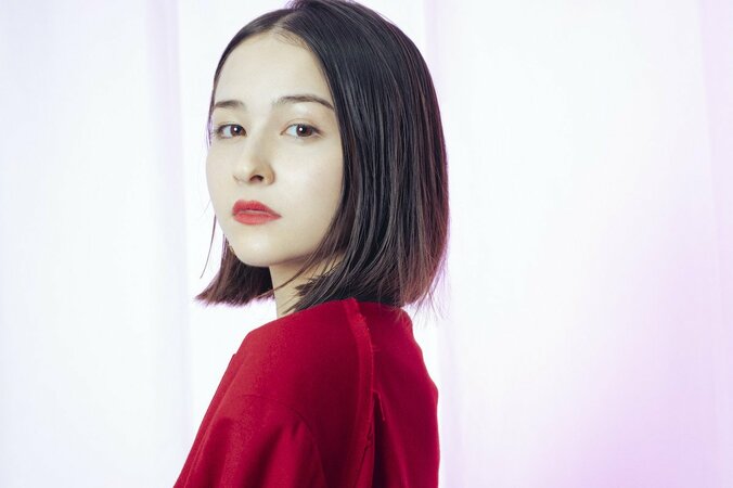 『ドラ恋』新メンバーの夏目アミリア、ギャップに注目してほしい「実は陰キャでオタクです」 1枚目