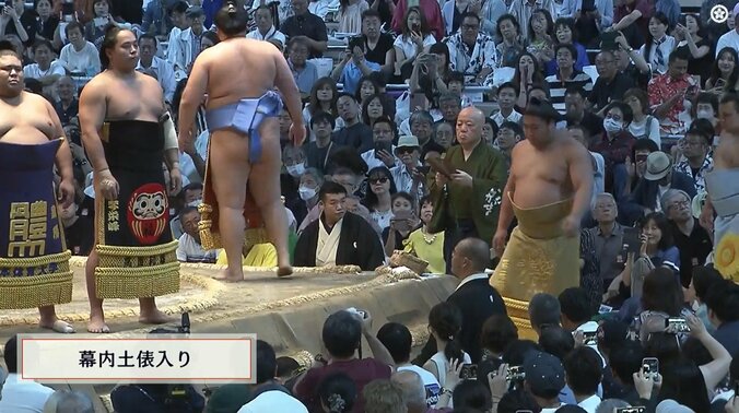 金色の化粧まわしが眩しい若元春