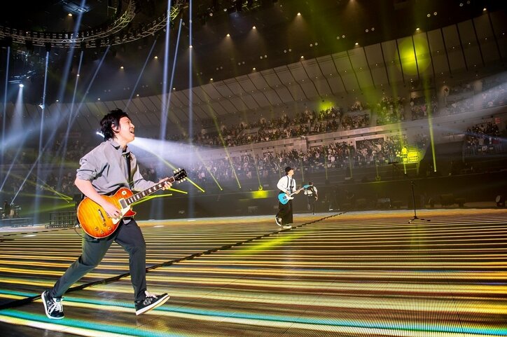 RADWIMPS、“強い没入感を与えるステージ”は配信でも健在 2日間の15周年ライブでファンに一体感「いつかここのチャットにいるみんなでLIVEに行って大声を」の声も