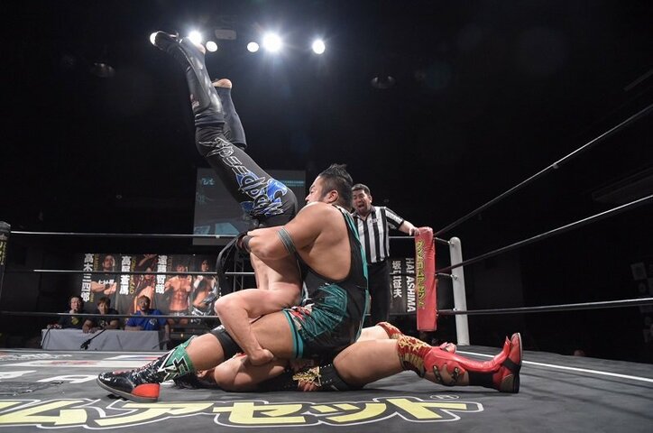 試合後には乱闘も!里村、入江、ディーノと三すくみの因縁が深まる