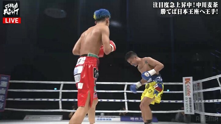 衝撃KO直後の“珍事”にラウンドガールほっこり 「ワロタw」「自由すぎるw」反響続々