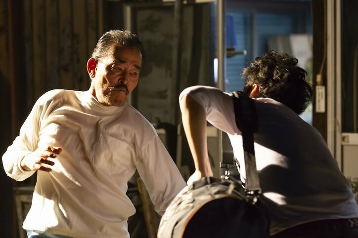 草なぎ剛＆MEGUMI＆中村倫也がきょうだいに　映画『台風家族』より場面写真到着