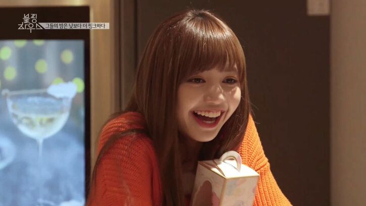 夜食にチキン！ BLACKPINKがパジャマ姿でモグモグ…4人同居で見えてきたメンバーたちのオフの姿