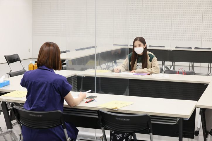 堀田真由、住田紗里アナからアナウンス指導！「完コピして本番に挑みたい」ドラマ『言霊荘』