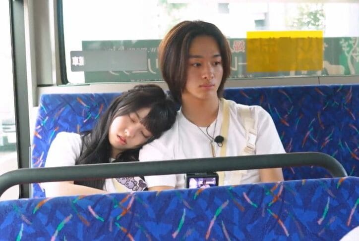 【写真・画像】『今日好き』のSNSで有名カップル、居眠りで肩にもたれかかる“自然体なラブラブ” 彼氏は「寝てていいよ」と優しい言葉も　1枚目