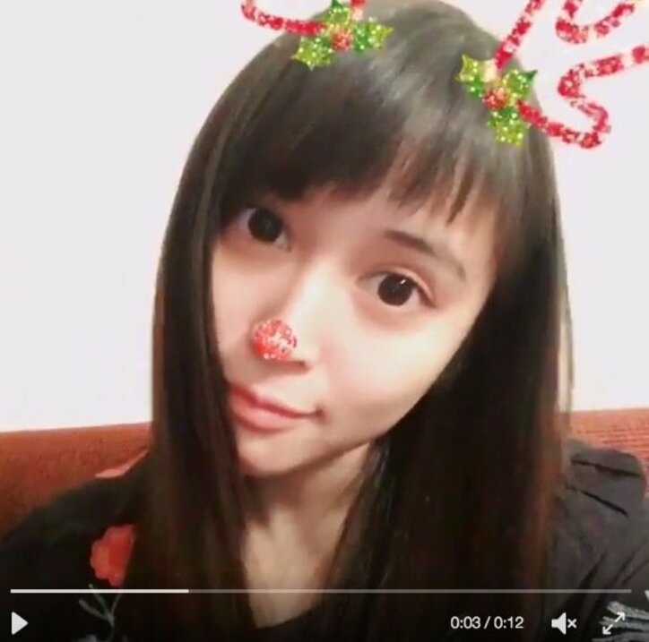 広瀬アリス、赤鼻で首をフリフリ “オン眉”にファン絶賛