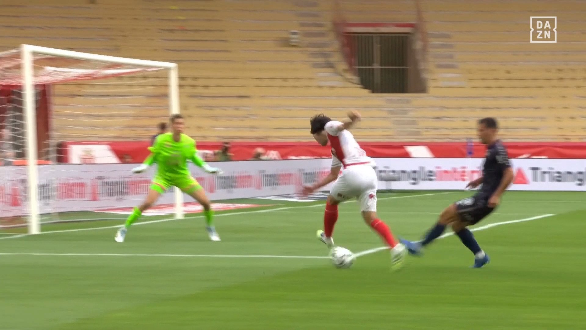 【映像】圧巻の飛び出しから左足ダイレクトクロス 