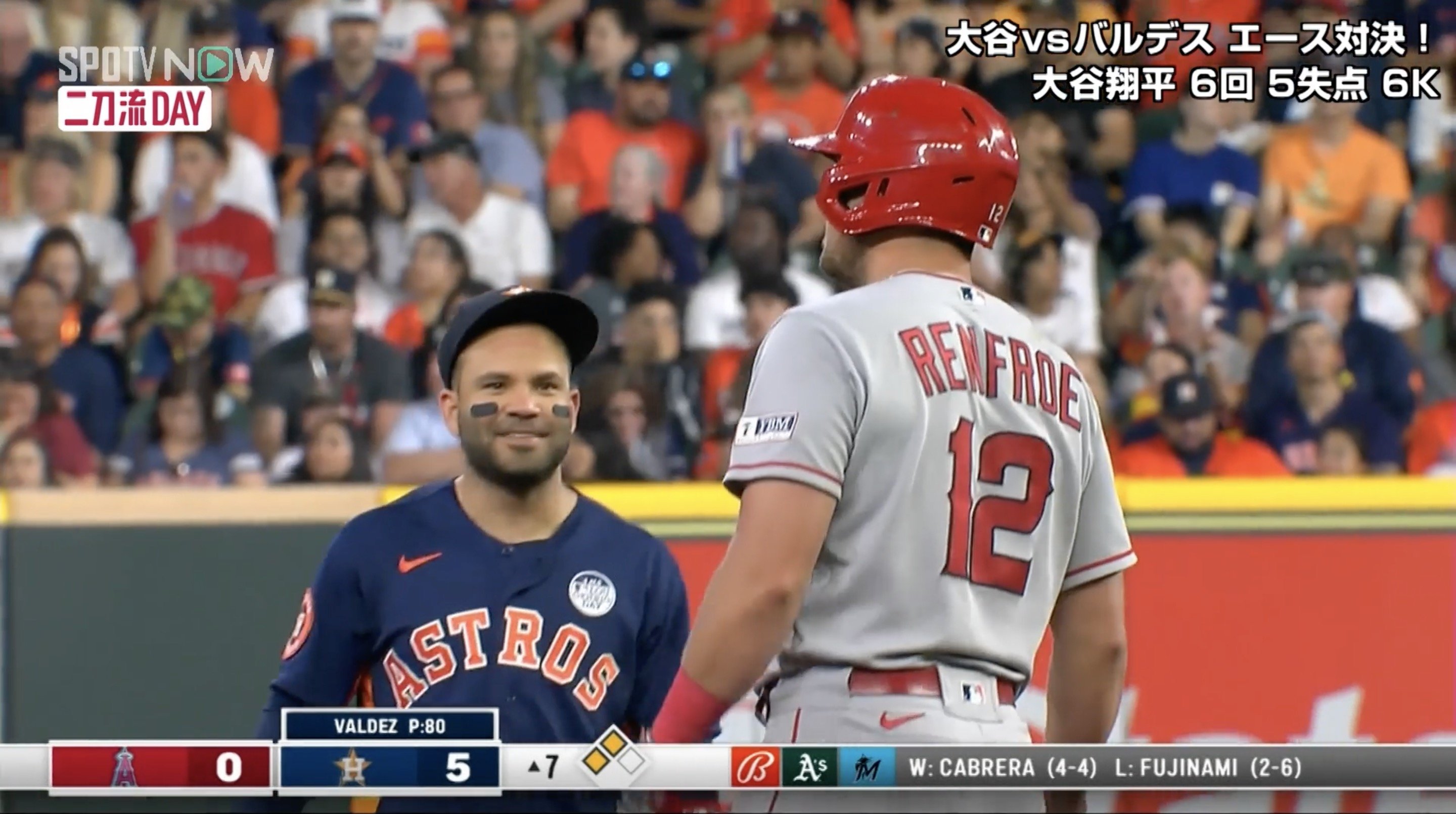 大谷翔平の同僚、フェンスの間に“ボールすっぽり”珍二塁打に相手野手もお手上げ?「これホームランならんかw」スタジアム騒然 野球