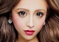 “未婚のシンママ”となった伝説のキャバ嬢（37）、現在の姿＆脅威の細さに驚きの声「お人形さんみたい！」「内臓入ってる！？」