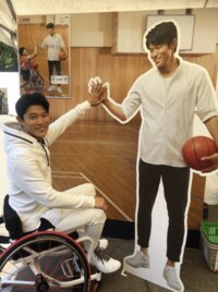 鈴木亮平、車椅子バスケに初挑戦　華麗なシュートを披露