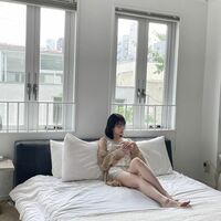 堀未央奈がベッドでくつろぐ姿にファン称賛「スタイル抜群」「透明感」の声