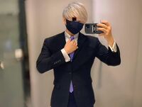 ラファエル『2年前のスーツがパツパツ過ぎて笑える』