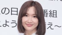 紗栄子、家族で結婚式へ 息子2人のスーツ姿が話題