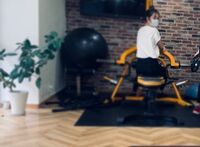 佐々木希、息子に撮られた“トレーニングショット”を公開 「子供さんのママに向けた視線が分かります」と反響