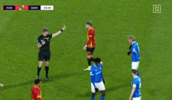 人違い警告…？伊東純也への“疑惑ジャッジ”にファン不満「意味わからん」「なんでやねん」本人も困惑顔「えっ、俺？」