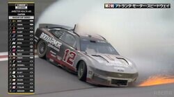 衝撃のファイアードリフト！火花を散らしながらスピンを阻止する壮絶走行シーンにファン騒然「タイヤ逝ったな…」「あれは避けるのはきつい」